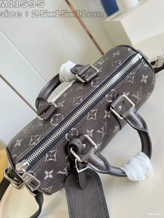 BANDOULIÈRE KEEPALL VUITTON LOUIS 25 0227